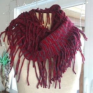 NWT FUN KNITTED WRAP INFINITY SCARF IN MARLED MAROON/GRAY.